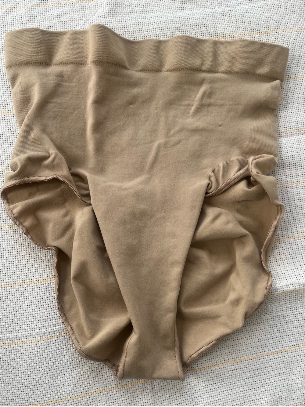 NWOT SKIMS Womens Mid -Rise Smooth Briefs in Tan